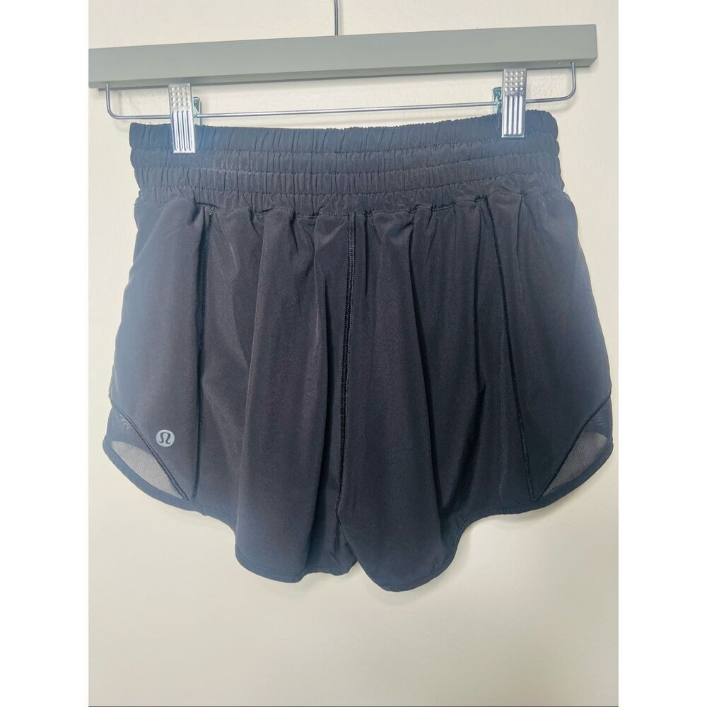 Lululemon Hotty Hot low-rise mesh paneled stretch recycled swift shorts Sz 6 Bla